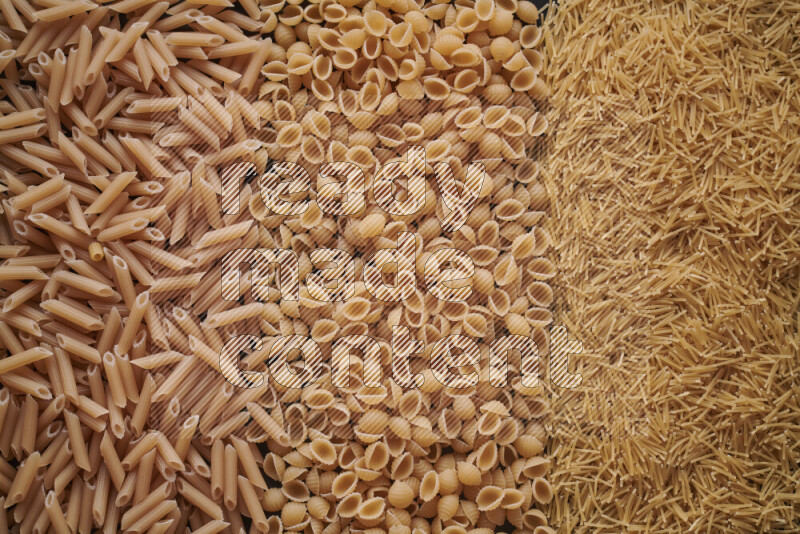 3 انواع معكرونة علي الخلفية كاملة