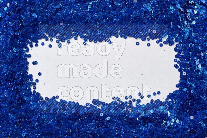 ترتر مسطح متعدد الألوان على خلفية رمادية