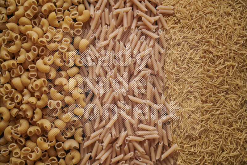 3 انواع معكرونة علي الخلفية كاملة