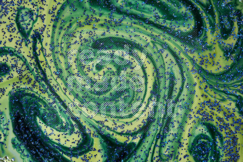 لقطة مقربة لبريق أزرق متلألئ منتشر على خلفية من اللون الأزرق والأخضر في حركات دائرية