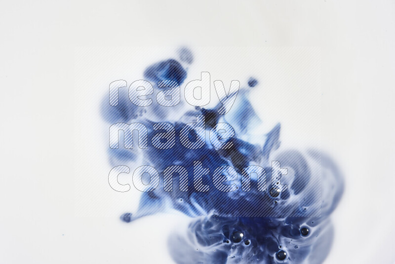 لقطة مقربة لأنماط دوامية باللون الأزرق والأبيض