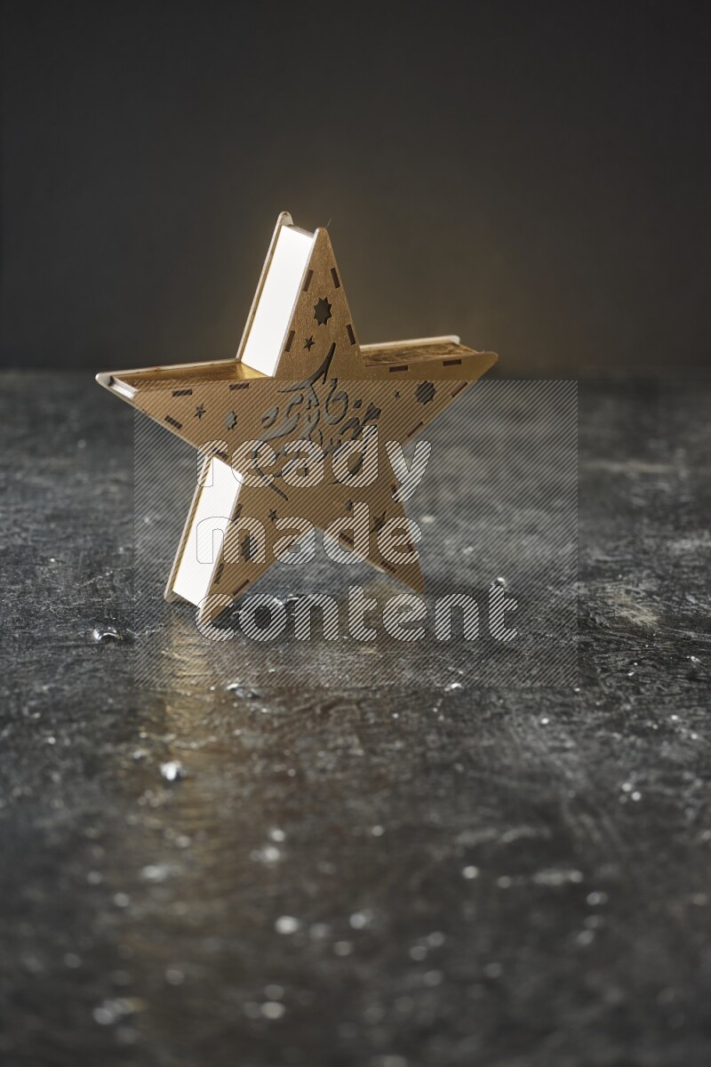 فانوس موضوع علي خلفية سوداء