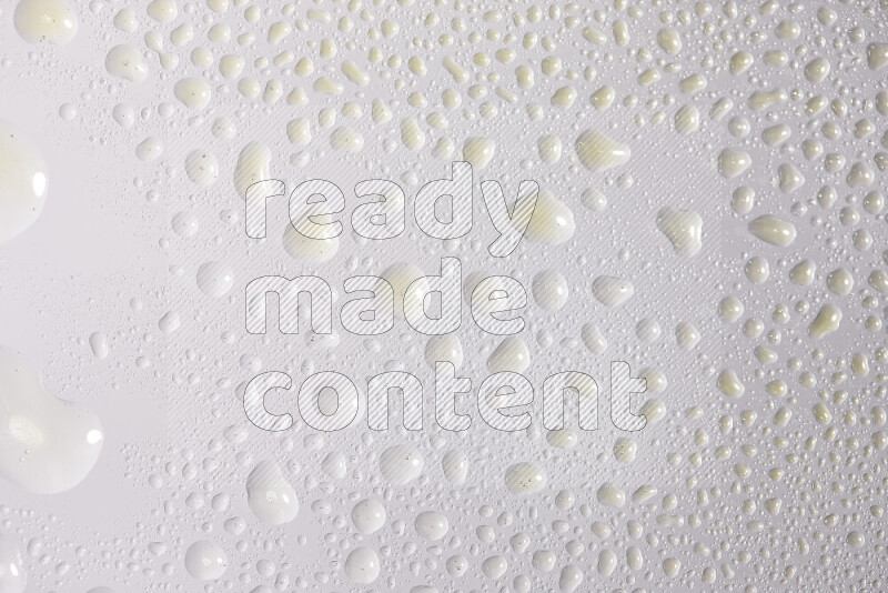 لقطات مقربة لقطرات من الماء على الخلفية