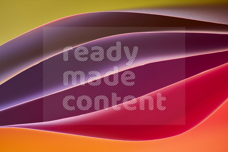 هذه الصورة تعرض تكوين فن الورق التجريدي مع منحنيات ورقية بتدرجات لونية دافئة مختلفة المكونه بواسطة الضوء الملون