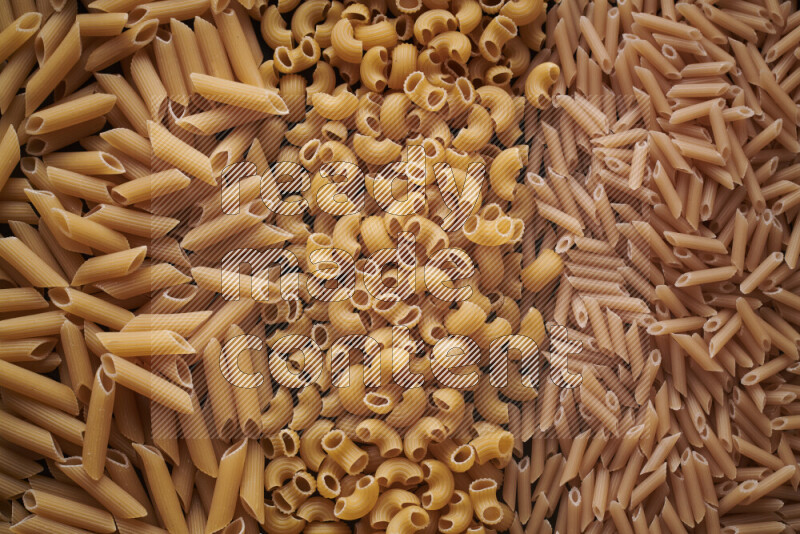 3 انواع معكرونة علي الخلفية كاملة