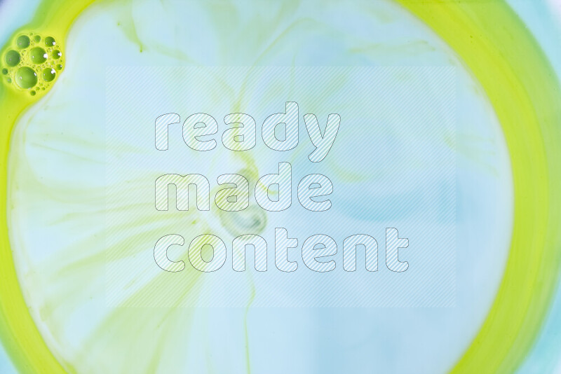 لقطة مقربة لأنماط دوامية بتدرجات اللون الأخضر