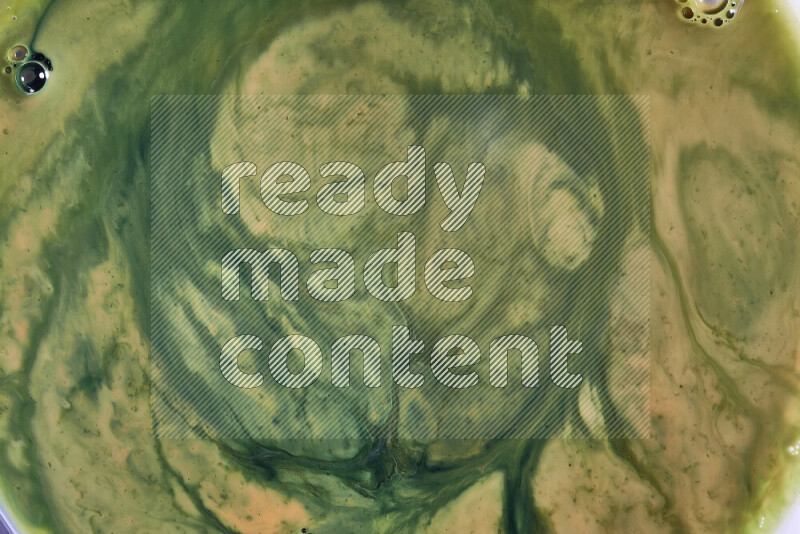 لقطة مقربة لأنماط دوامية باللون البرتقالي والأخضر