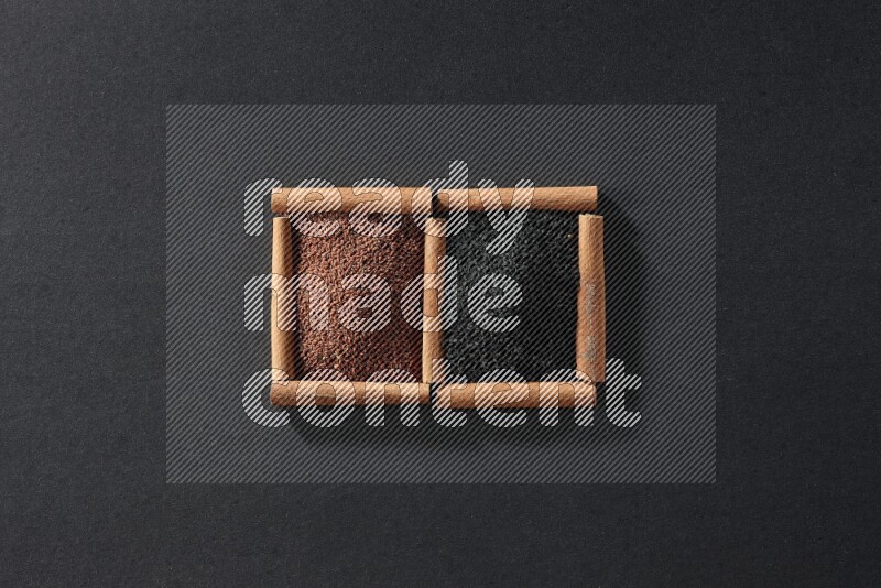 مربعان من أعواد القرفة ممتلئان بحب الرشاد وحبة البركة السوداء علي خلفية سوداء