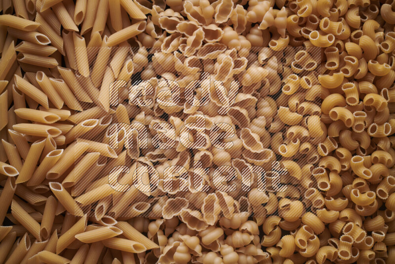 3 انواع معكرونة علي الخلفية كاملة