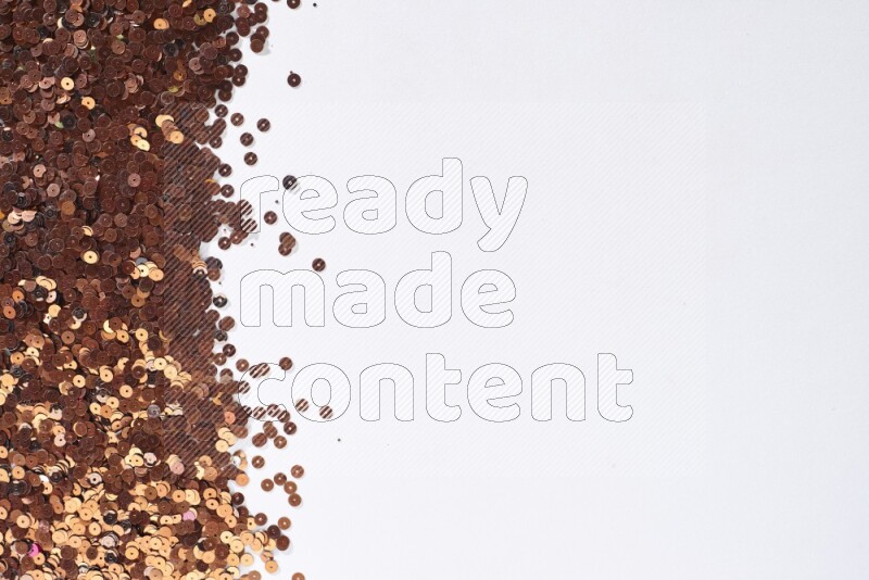 ترتر مسطح متعدد الألوان على خلفية رمادية