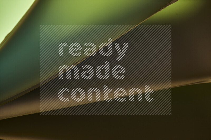 فن تجريدي يعرض منحنيات مع تدرجات الألوان الباردة مكونه بضوء ملون