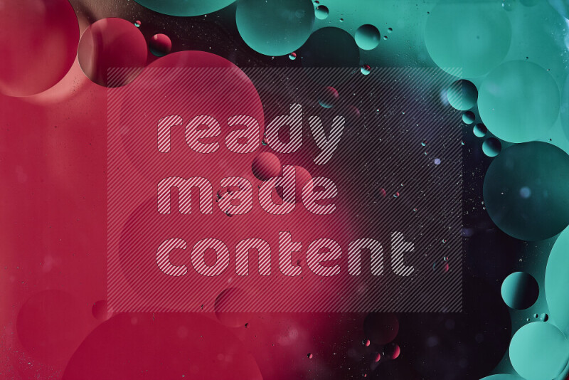 لقطات مقربة لفقاعات من الزيت على سطح الماء باللون الأخضر والأحمر