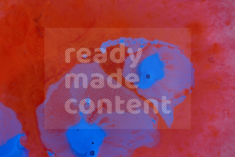 تظهر الصورة أشكال مختلفة من تداخلات اللون الأحمر والأزرق