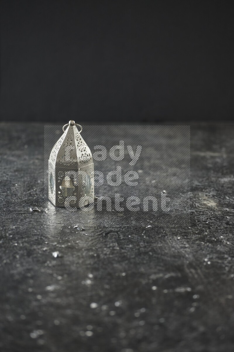 فانوس موضوع علي خلفية سوداء