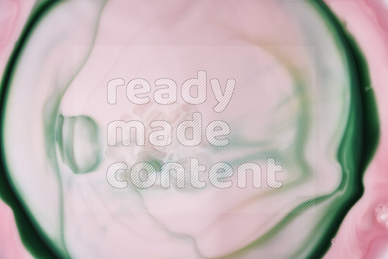 صورة مقربة لأنماط دوامية مجردة باللون الأحمر والأخضر