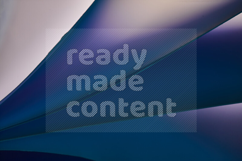 فن تجريدي يعرض منحنيات مع تدرجات الألوان الباردة مكونه بضوء ملون