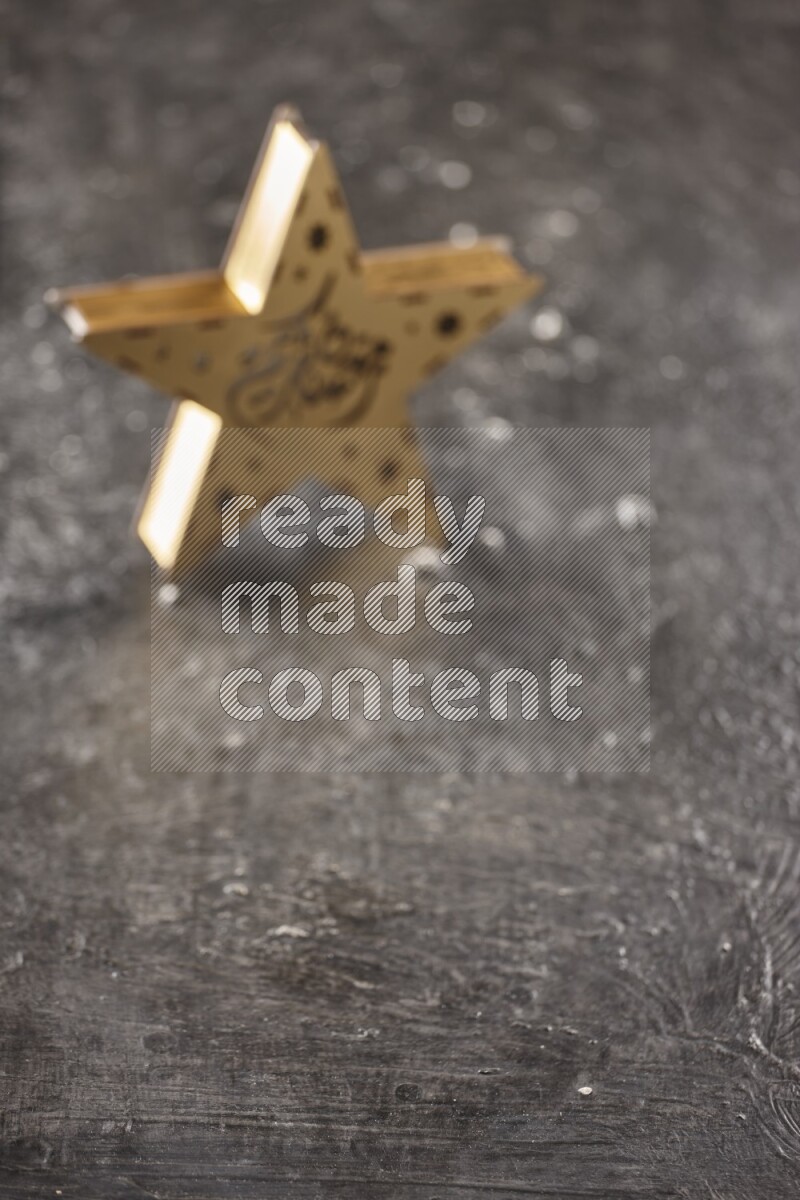 فانوس خارج إطار التركيز موضوع علي خلفية سوداء