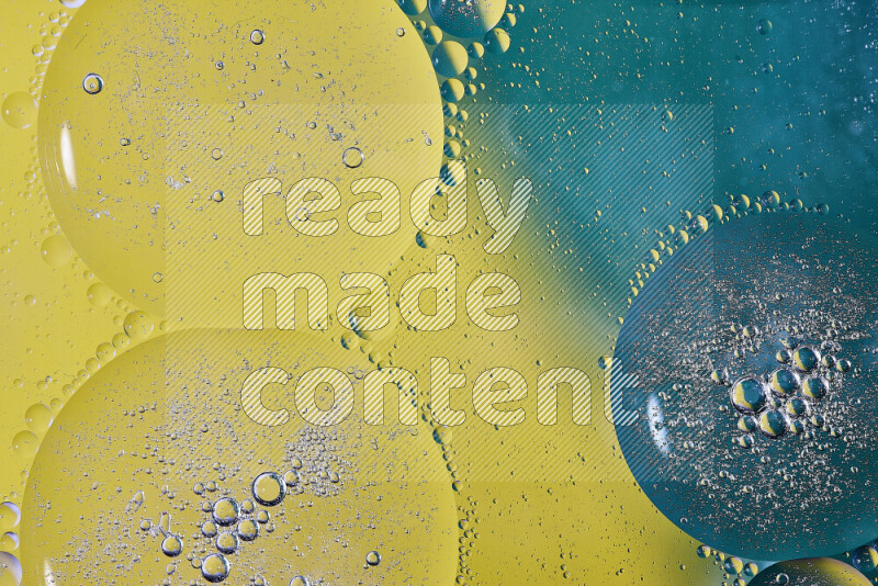 لقطات مقربة لفقاعات من الزيت على سطح الماء باللون الأخضر والأصفر