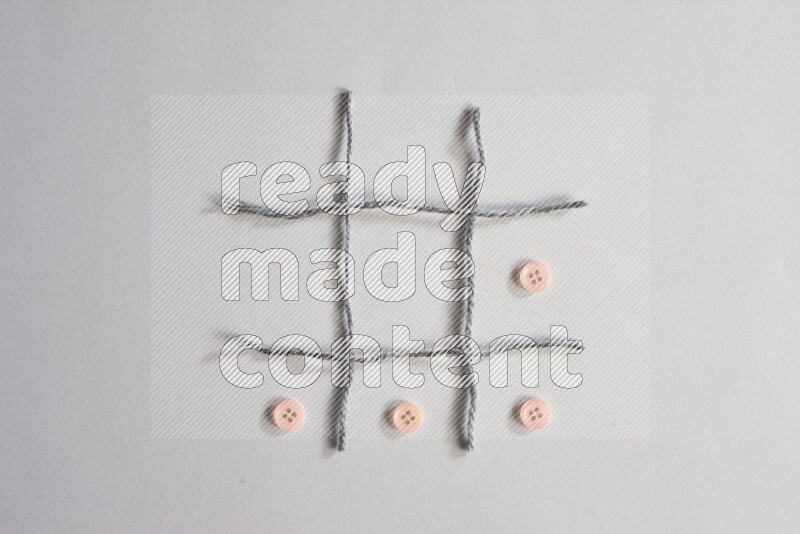 أزرار زهرية موضوعة علي خلفية رمادية