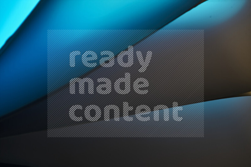 فن تجريدي يعرض منحنيات مع تدرجات الألوان الباردة مكونه بضوء ملون