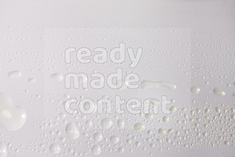 لقطات مقربة لقطرات من الماء على الخلفية