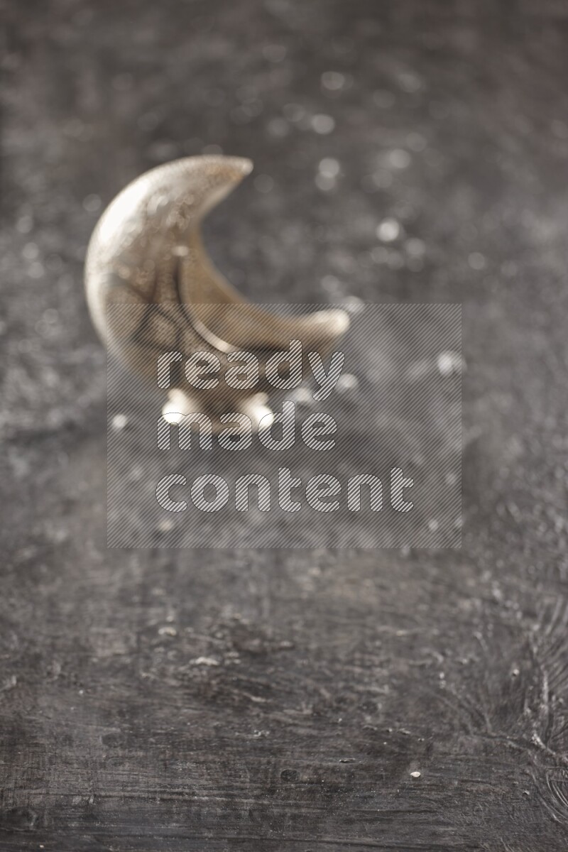 فانوس خارج إطار التركيز موضوع علي خلفية سوداء