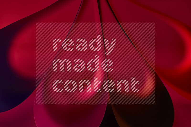 فن تجريدي يعرض منحنيات مع تدرجات الألوان الدافئة والباردة مكونه بضوء ملون