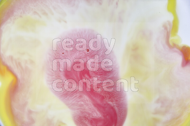 لقطة مقربة لأنماط دوامية باللون الأصفر والأحمر والأبيض