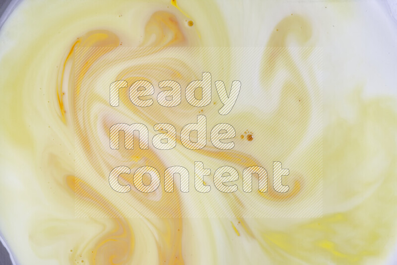 لقطة مقربة لأنماط دوامية باللون البرتقالي