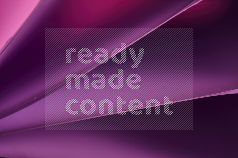 فن تجريدي يعرض منحنيات مع تدرجات الألوان الدافئة والباردة مكونه بضوء ملون