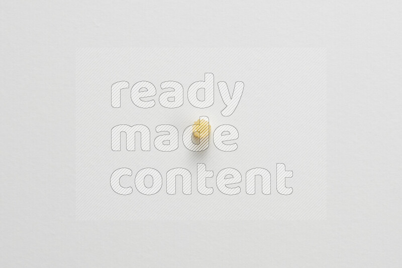 معكرونة مرمرية علي خلفية بيضاء