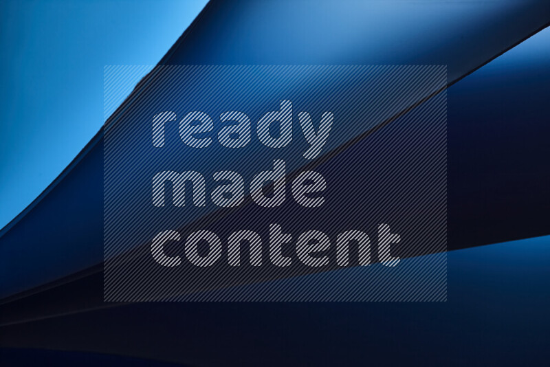 فن تجريدي يعرض منحنيات مع تدرجات الألوان الباردة مكونه بضوء ملون