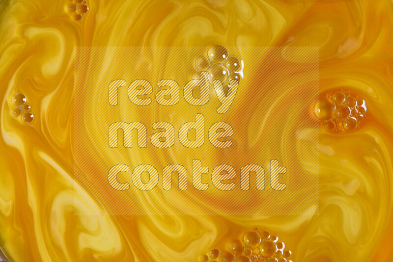 لقطة مقربة لأنماط دوامية باللون البرتقالي