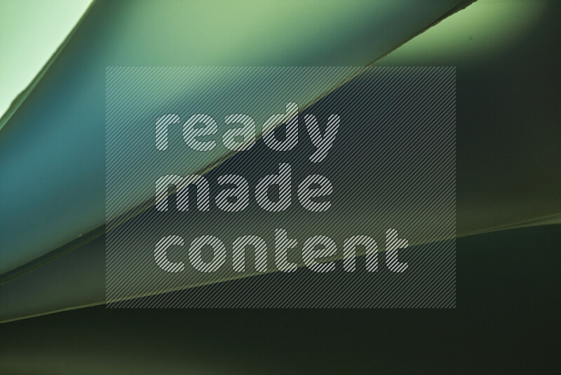 فن تجريدي يعرض منحنيات مع تدرجات الألوان الباردة مكونه بضوء ملون