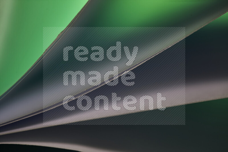 فن تجريدي يعرض منحنيات مع تدرجات الألوان الباردة مكونه بضوء ملون