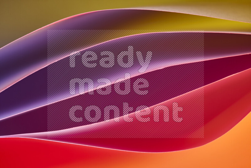 هذه الصورة تعرض تكوين فن الورق التجريدي مع منحنيات ورقية بتدرجات لونية دافئة مختلفة المكونه بواسطة الضوء الملون