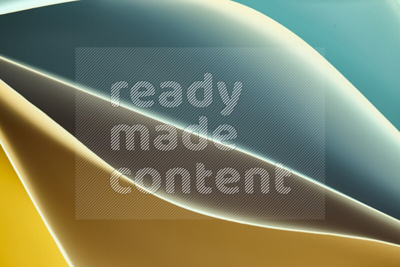 هذه الصورة تعرض تكوين فن الورق التجريدي مع منحنيات ورقية بتدرجات اللون الأخضر والأصفر المكونه بواسطة الضوء الملون