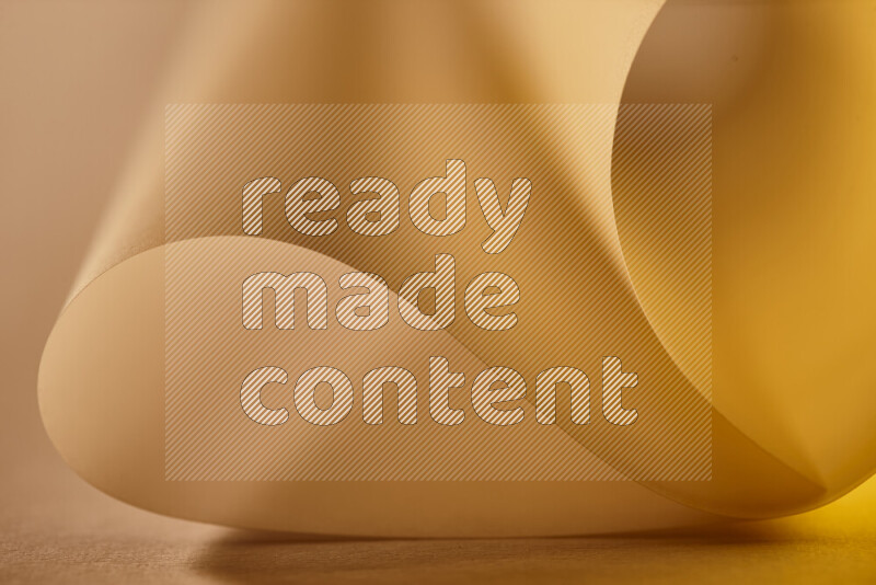 فن تجريدي يعرض منحنيات وتدرجات اللون الذهبي مكونه بضوء ملون