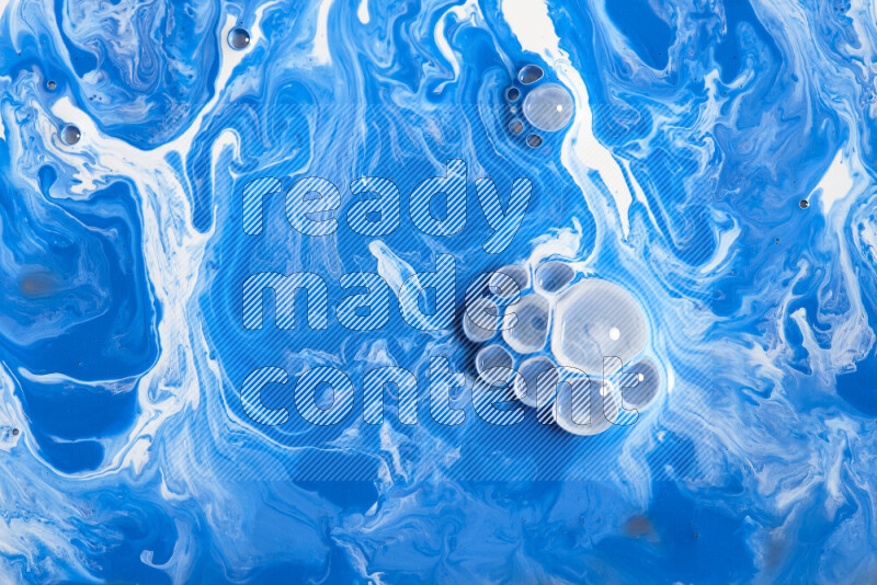 خلفية ملونة مع مزيج من ألوان الطلاء الأبيض والأزرق