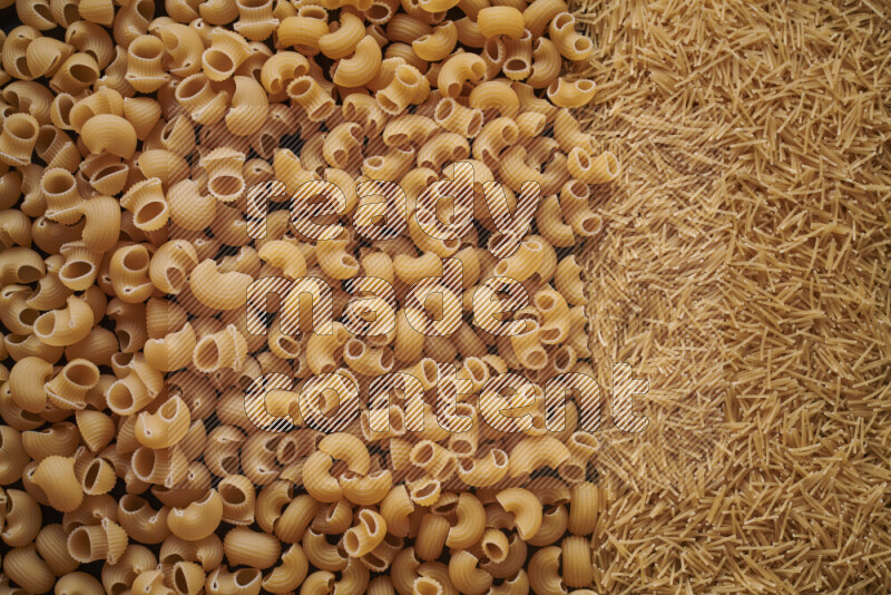 3 انواع معكرونة علي الخلفية كاملة