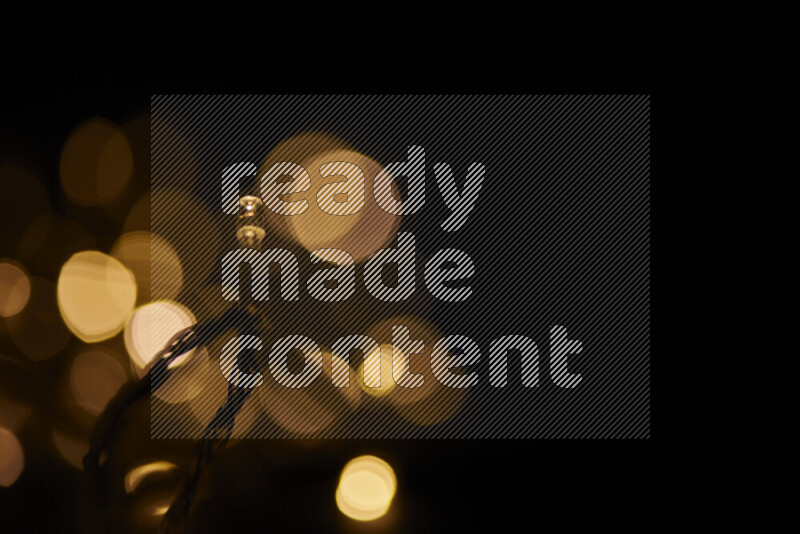 مصابيح ذهبية علي خلفية سوداء