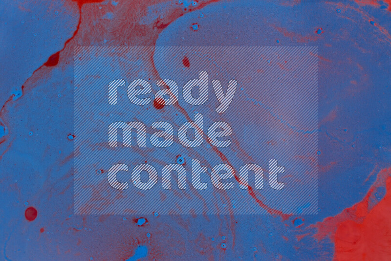 تظهر الصورة أشكال مختلفة من تداخلات اللون الأحمر والأزرق