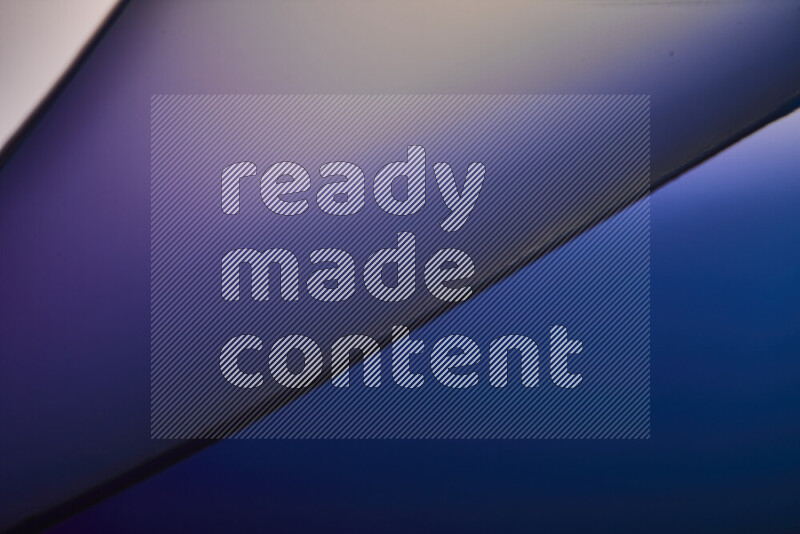 فن تجريدي يعرض منحنيات مع تدرجات الألوان الباردة مكونه بضوء ملون