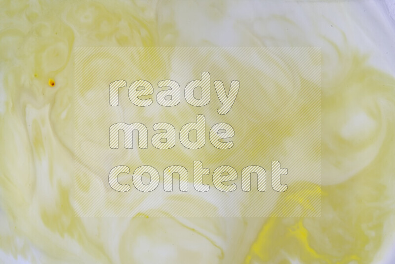 لقطة مقربة لأنماط دوامية باللون الأصفر والأبيض