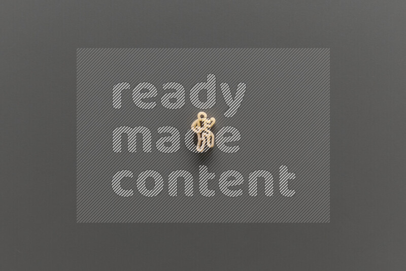 معكرونة بأشكال مختلفة للأطفال علي خلفية رمادية