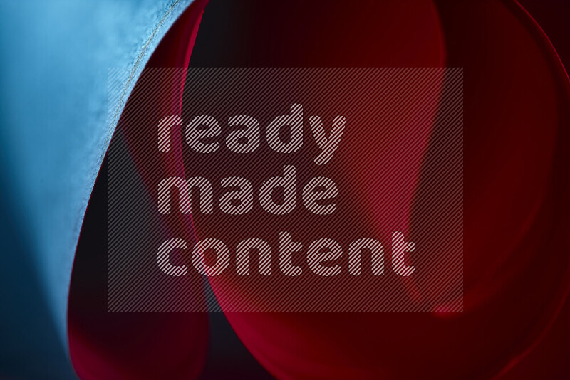 فن تجريدي يعرض منحنيات وتدرجات اللون الأزرق والأحمر مكونه بضوء ملون