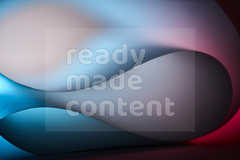 فن تجريدي يعرض منحنيات وتدرجات اللون الأزرق والأحمر مكونه بضوء ملون