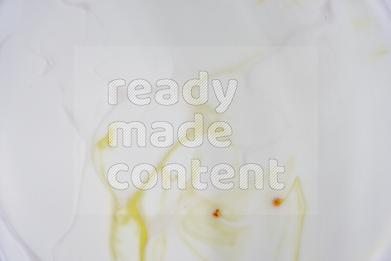 لقطة مقربة لأنماط دوامية باللون الأصفر والأبيض