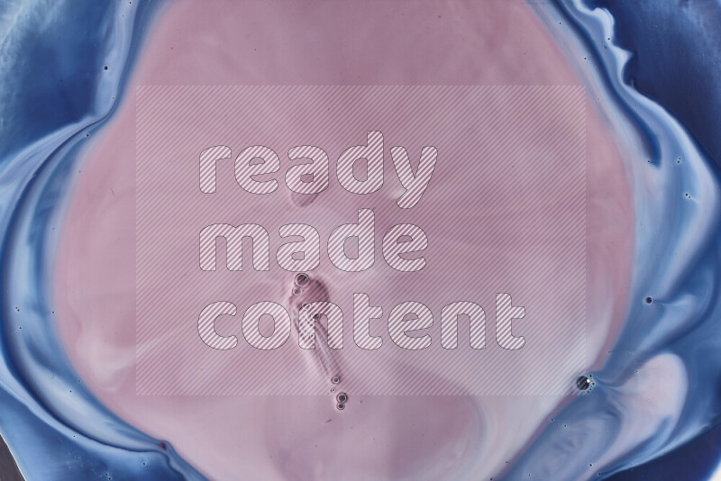 لقطة مقربة لأنماط دوامية باللون الأزرق والأحمر والأبيض