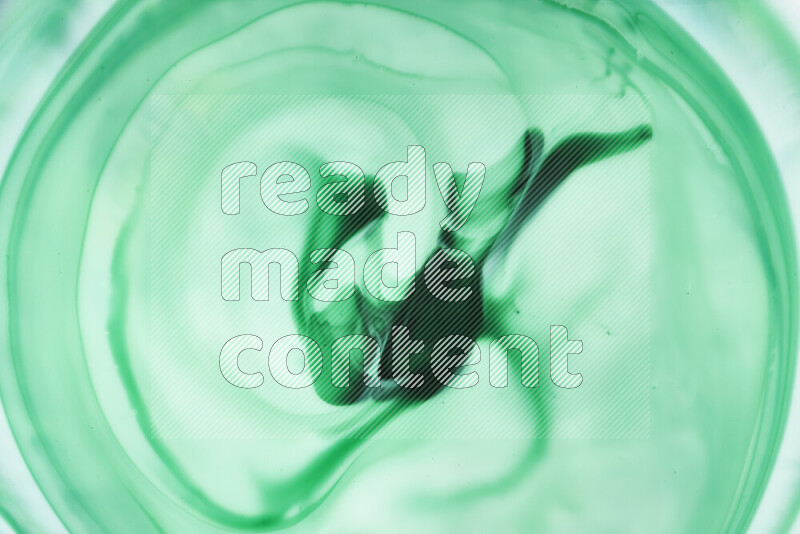 لقطة مقربة لأنماط دوامية بتدرجات اللون الأخضر